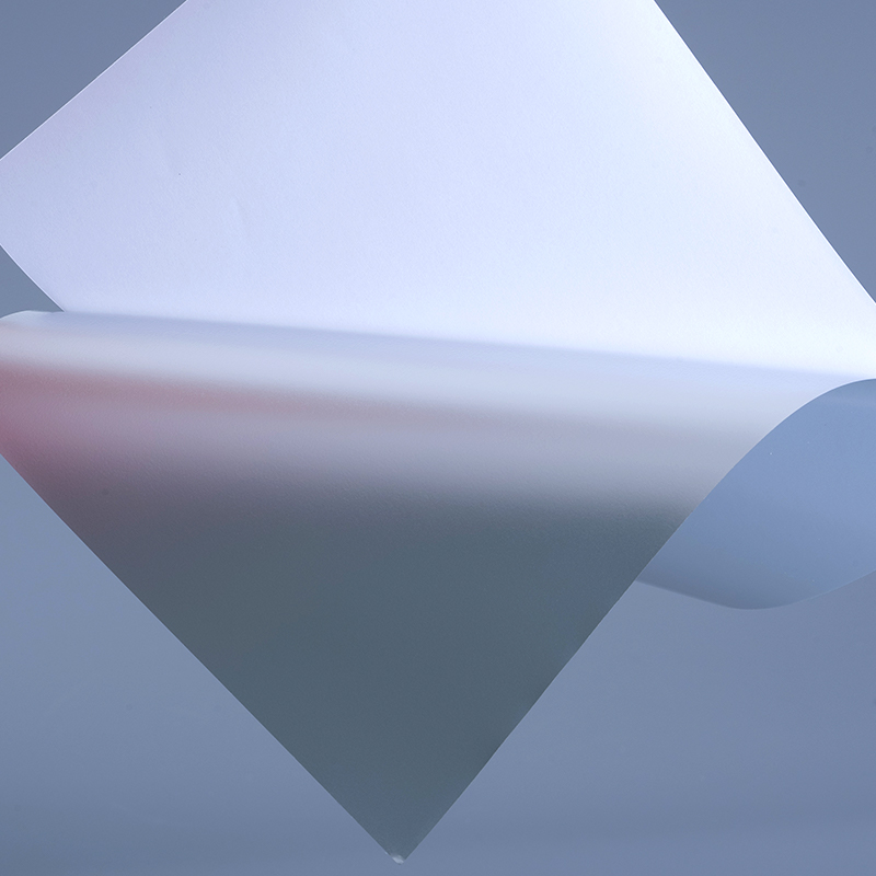 50 mic Matt ezüst PET címkeanyagok Fólia vízbázisú akril ragasztóval UV tintasugaras nyomtatáshoz