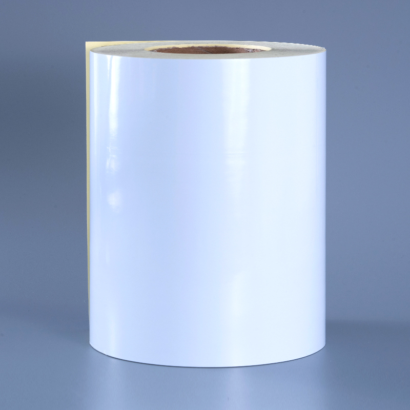 50 mic fényes fehér poliészter PET fólia öntapadó címke oldószeres akril ragasztó Jumbo tekercs digitális nyomtatáshoz