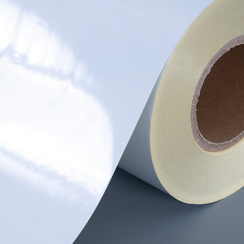 50 mic fényes fehér poliészter fólia öntapadó címke eltávolítható ragasztóval alkoholálló és magas hőmérsékletnek ellenálló