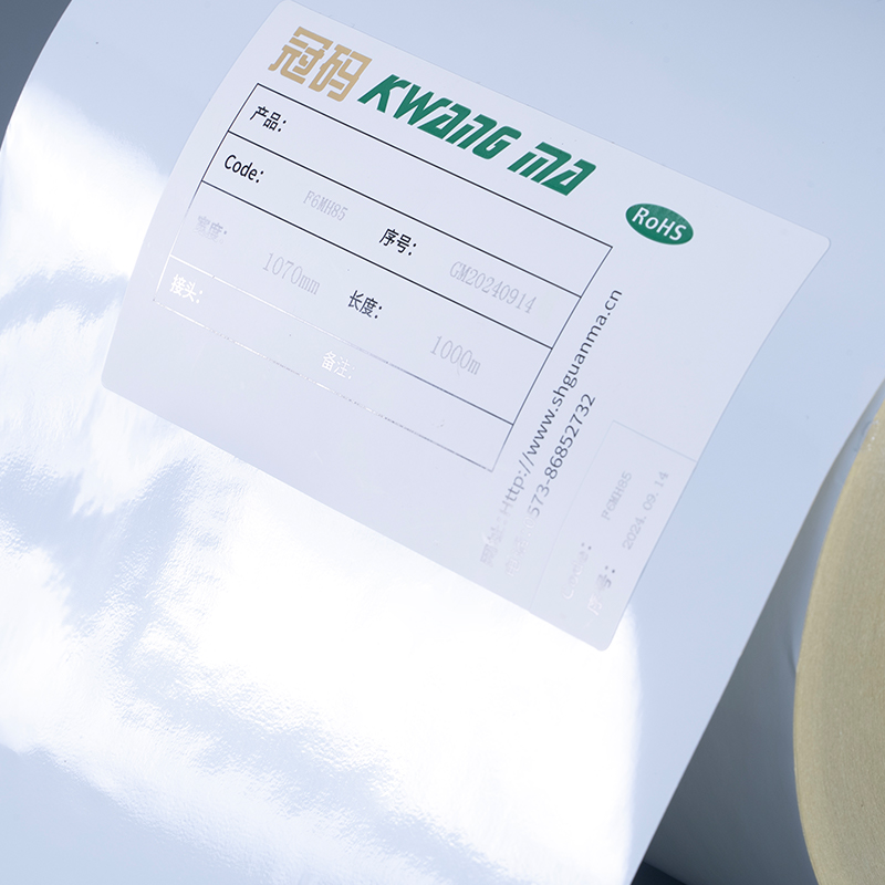 50 mic fényes fehér poliészter PET fólia öntapadó címke oldószeres akril ragasztó Jumbo tekercs digitális nyomtatáshoz