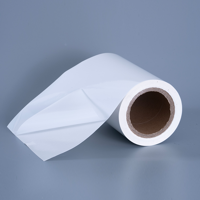 25 mic fényes PET vinilfólia címkeanyagok akril ragasztó Jumbo tekercs tintasugaras nyomtatáshoz